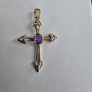 10K Yellow Gold And Amethyst Cross Pendant. Pls See Pics For Details And Sizing.